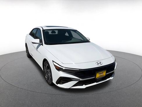 Used 2025 Hyundai Elantra SEL FWD image 3