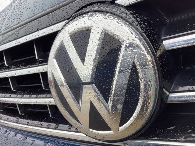 Used 2018 Volkswagen Passat 2.0T R-Line FWD image 3