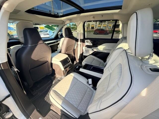 Used 2022 Lincoln Aviator Black Label Grand Touring w/ Class IV Trailer Tow Package AWD/4WD image 15