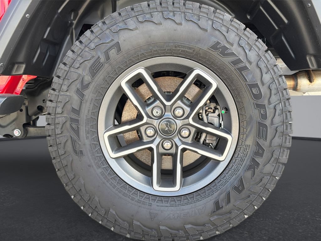 Used 2025 Jeep Gladiator Mojave w/ Convenience Group AWD/4WD image 31