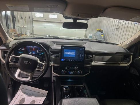 Used 2024 Ford Expedition XLT image 22