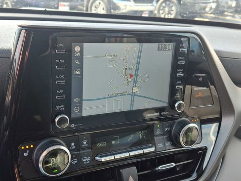 Used 2022 Toyota Highlander XLE image 22