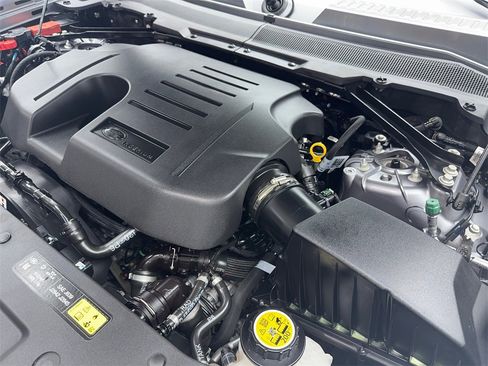 Used 2023 Land Rover Defender 110 SE image 58