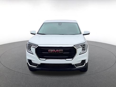 Used 2024 GMC Terrain SLE image 4