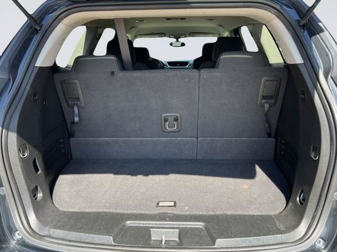 Used 2017 Chevrolet Traverse LT w/ Style and Technology Package FWD image 16