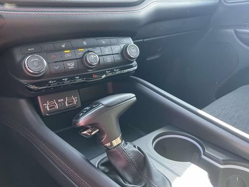 Used 2025 Dodge Durango GT RWD image 30
