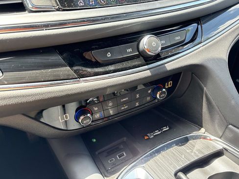 Used 2022 Buick Enclave Premium FWD image 25