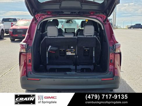 Used 2025 Toyota Sienna XLE w/ XLE Plus Package FWD image 7