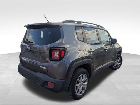 Used 2017 Jeep Renegade Latitude image 2