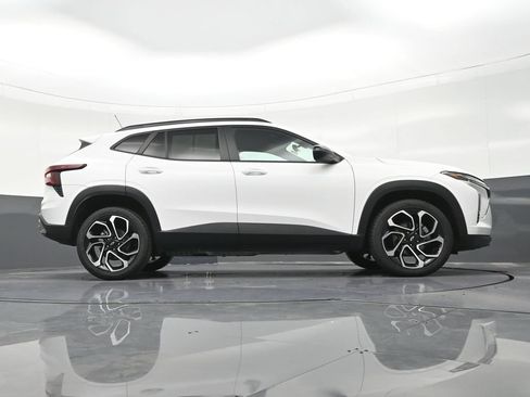 Used 2025 Chevrolet Trax RS w/ Driver Confidence Package FWD image 28