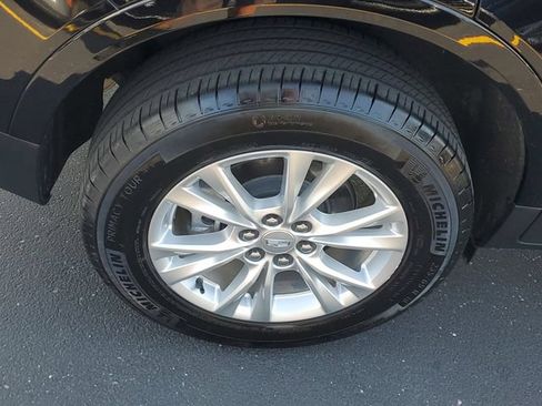 Certified 2025 Cadillac XT5 Luxury w/ LPO, Floor Liner Package AWD/4WD image 9