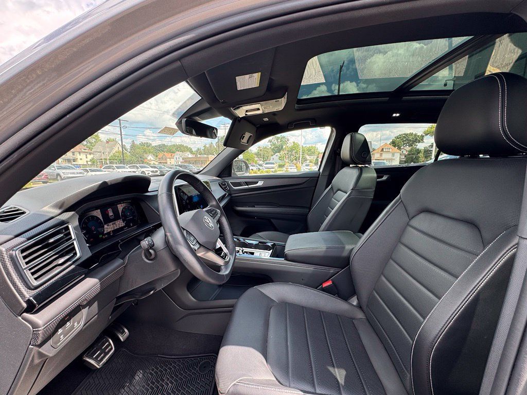 Certified 2024 Volkswagen Atlas Cross Sport SEL R-Line AWD/4WD image 7