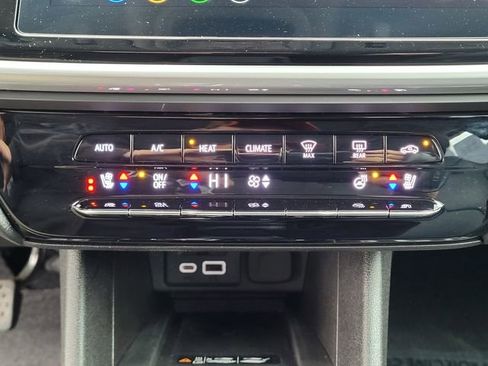 Used 2023 Chevrolet Bolt EUV Premier w/ Sun & Sound Package image 21