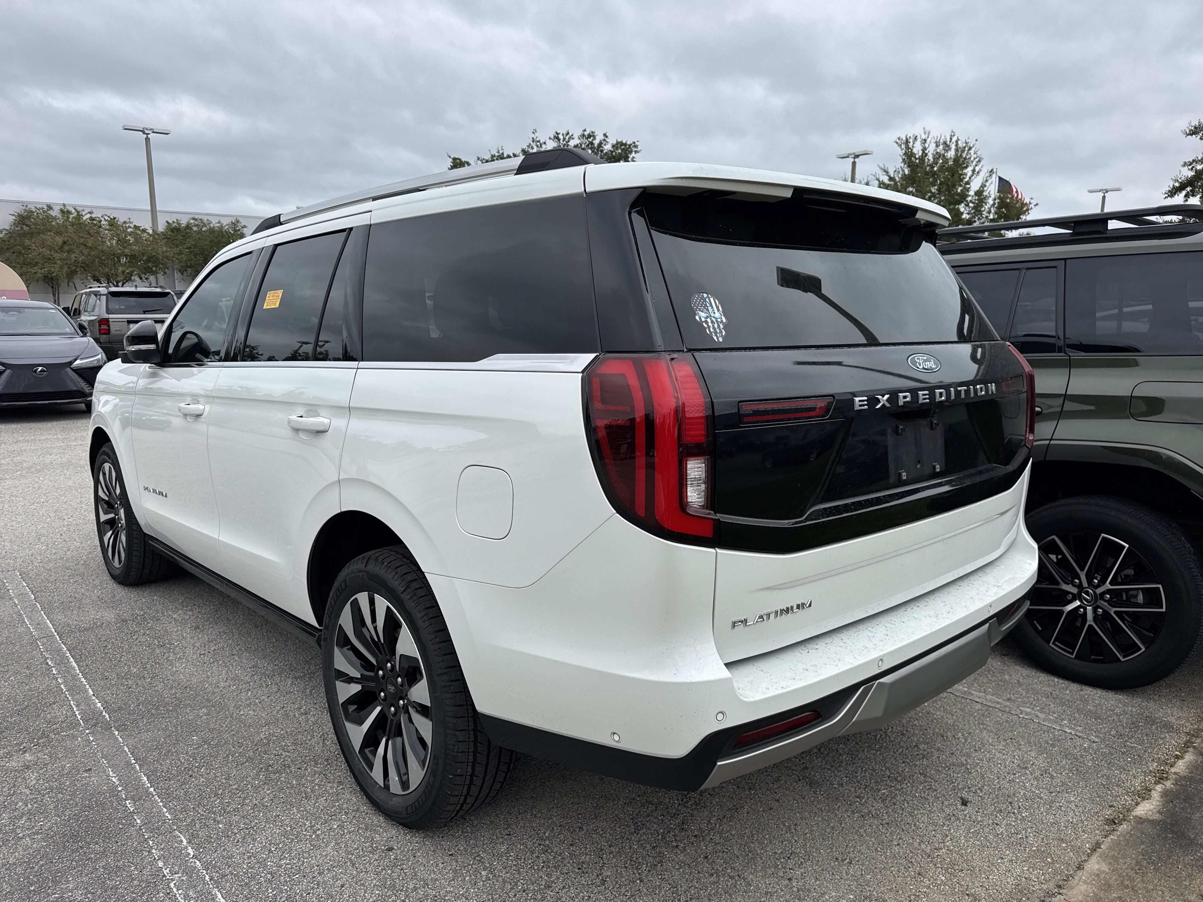 Used 2025 Ford Expedition Platinum w/ Driver's Package AWD/4WD image 3