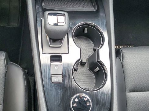 Used 2022 Nissan Rogue SV w/ SV Premium Package image 16