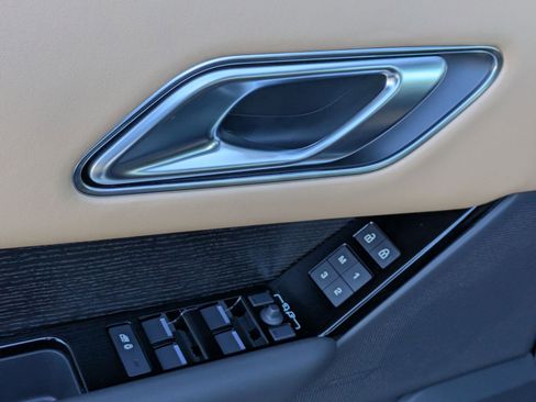 Used 2026 Land Rover Range Rover Velar Autobiography image 13