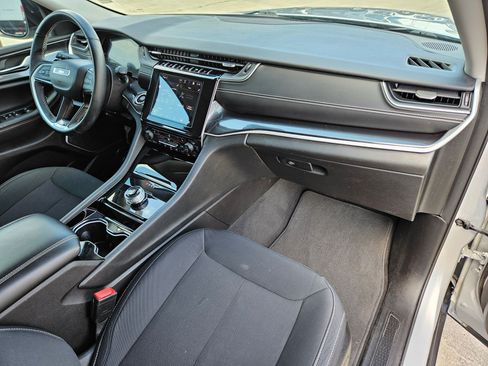 Used 2022 Jeep Grand Cherokee L Laredo w/ Luxury Tech Group I AWD/4WD image 29