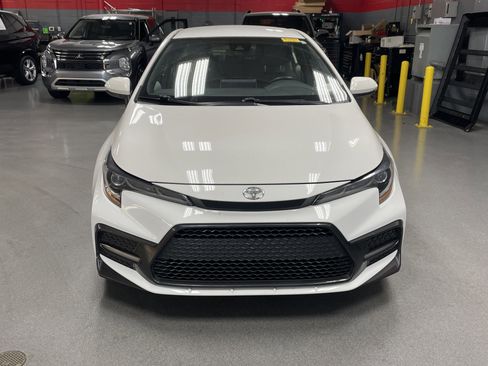 Used 2020 Toyota Corolla SE image 3