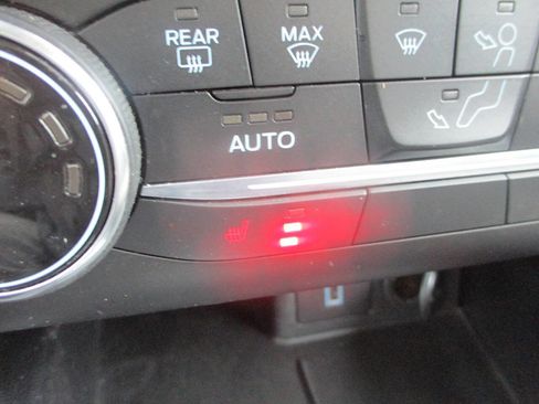 Used 2020 Ford Escape SE image 9