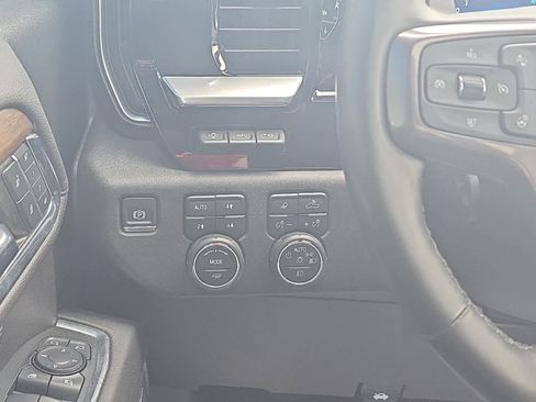 Used 2024 Chevrolet Silverado 1500 High Country w/ High Country Premium Package image 12