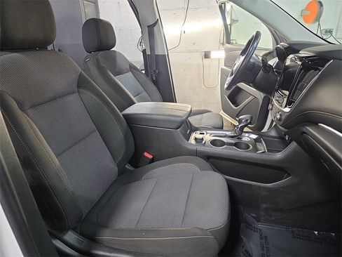 Used 2021 Chevrolet Traverse LT image 10