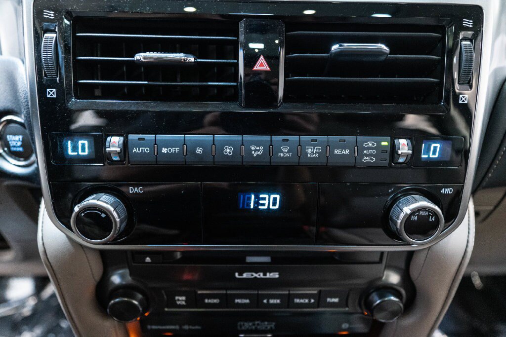 Used 2023 Lexus GX 460 Premium w/ Accessory Package AWD/4WD image 30