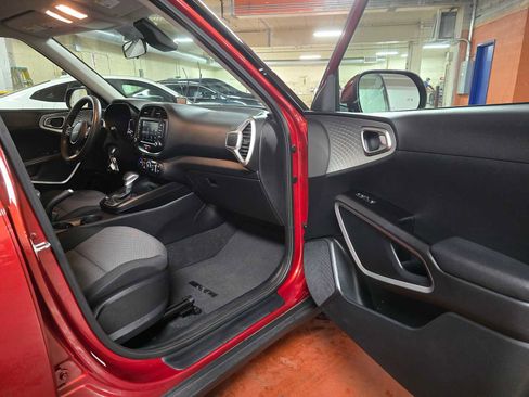 Used 2023 Kia Soul LX image 10