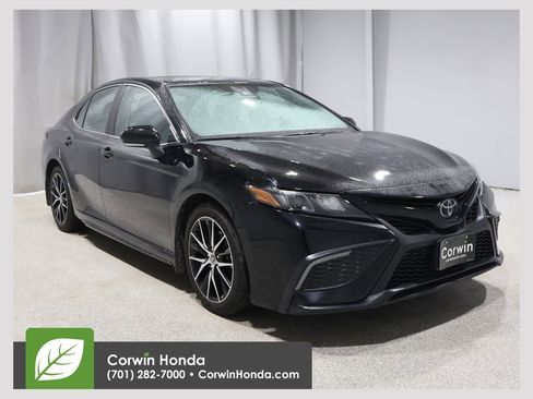 Used 2023 Toyota Camry SE image 1