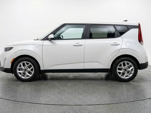 Used 2025 Kia Soul LX w/ LX Technology Package image 5
