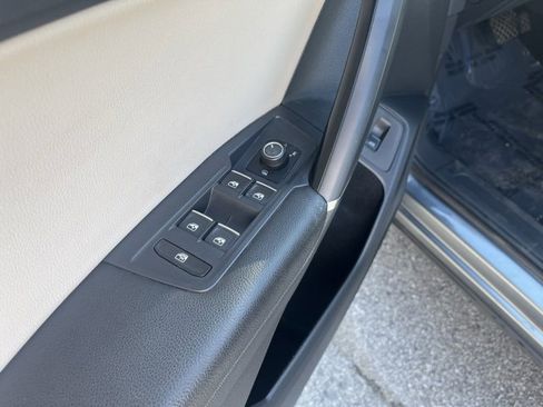 Used 2018 Volkswagen Tiguan SEL image 19