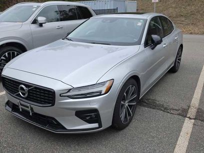 Used 2022 Volvo S60 B5 Momentum