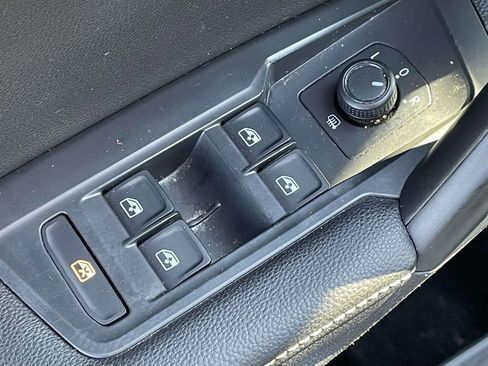 Used 2022 Volkswagen Tiguan S image 14