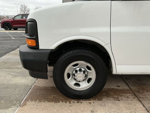 Used 2017 Chevrolet Express 2500 image 25