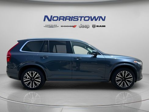 Used 2022 Volvo XC90 T5 Momentum w/ Climate Package AWD/4WD image 7