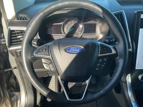 Used 2024 Ford Edge Titanium image 9