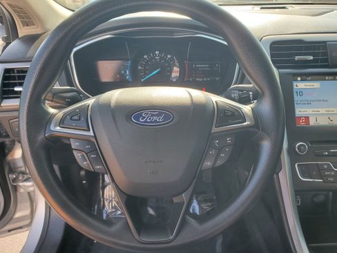 Used 2018 Ford Fusion SE FWD image 14