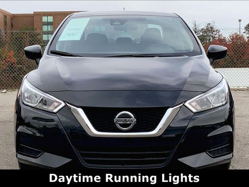 Used 2022 Nissan Versa S image 2