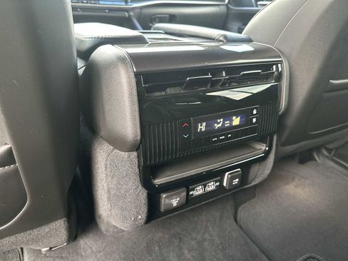 Used 2023 Jeep Wagoneer 4WD image 21