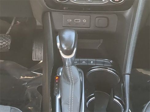 Used 2020 Buick Encore GX Select image 19