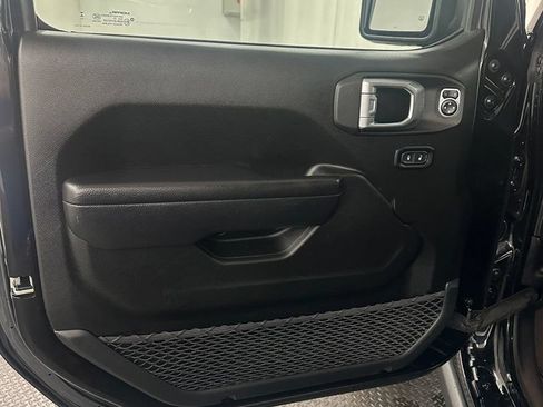 Used 2023 Jeep Wrangler Unlimited w/ Sun & Screen Package AWD/4WD image 8