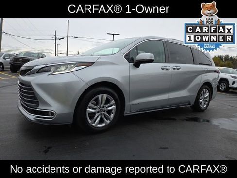 Used 2021 Toyota Sienna Limited image 3