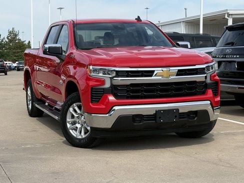 Used 2022 Chevrolet Silverado 1500 LT w/ Z71 Off-Road Package AWD/4WD image 2