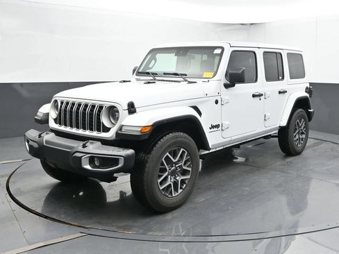 Used 2025 Jeep Wrangler Unlimited Sahara AWD/4WD image 8