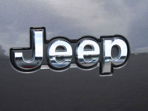 Used 2023 Jeep Grand Cherokee L Limited image 8