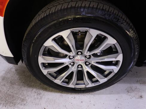 Used 2023 GMC Yukon XL Denali w/ Denali Reserve Package image 10