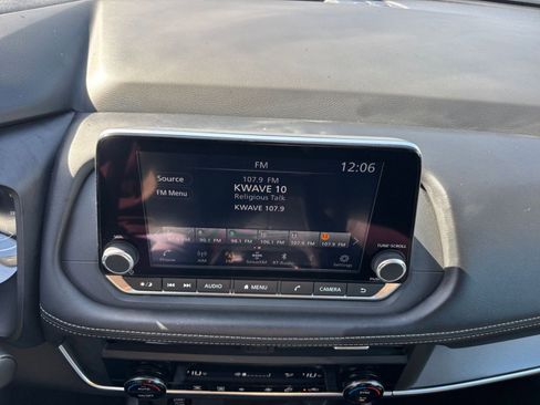 Used 2025 Nissan Rogue SV image 20