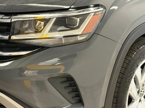 Used 2020 Volkswagen Atlas Cross Sport SE w/ Panoramic Sunroof Package FWD image 4