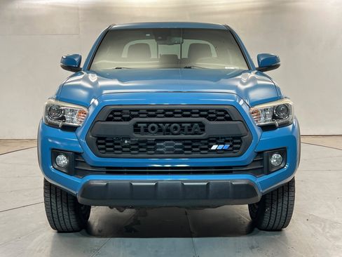 Used 2019 Toyota Tacoma TRD Off-Road w/ Technology Package AWD/4WD image 8