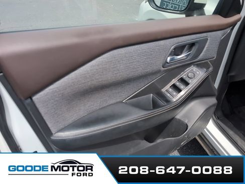 Used 2023 Nissan Rogue SV AWD/4WD image 7