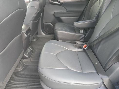 New 2026 Toyota Highlander Limited image 10